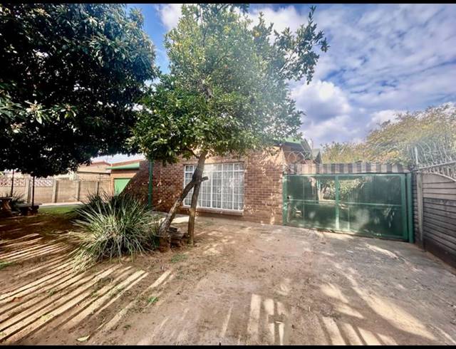 4 BEDROOM HOUSE FOR SALE IN VANDERBIJLPARK CW 4